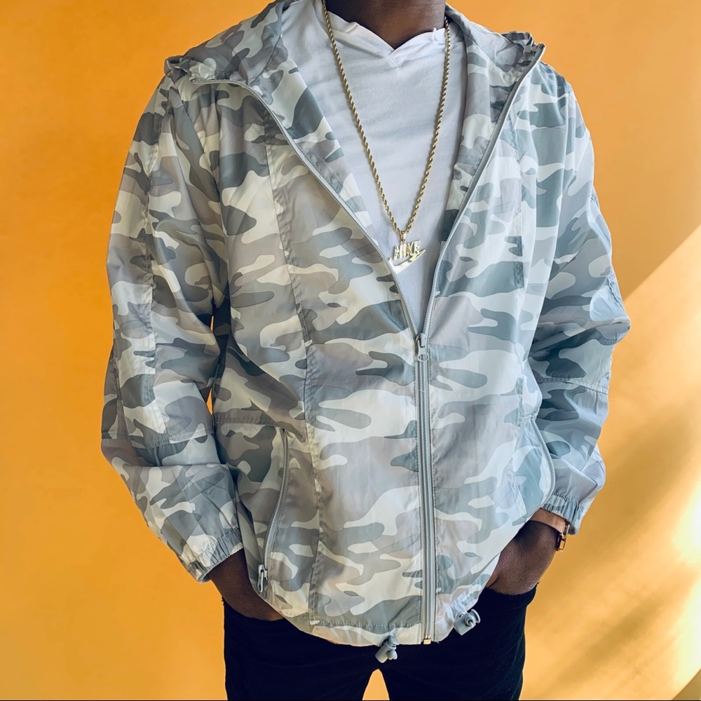 Hooded Lightweight Windbreaker